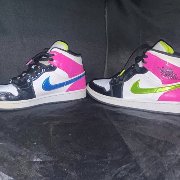 Nike Air Jordan 1 Mid SE GS “Cyber Active Fuchsia” – Mens Size 10 - Picture 2 of 7